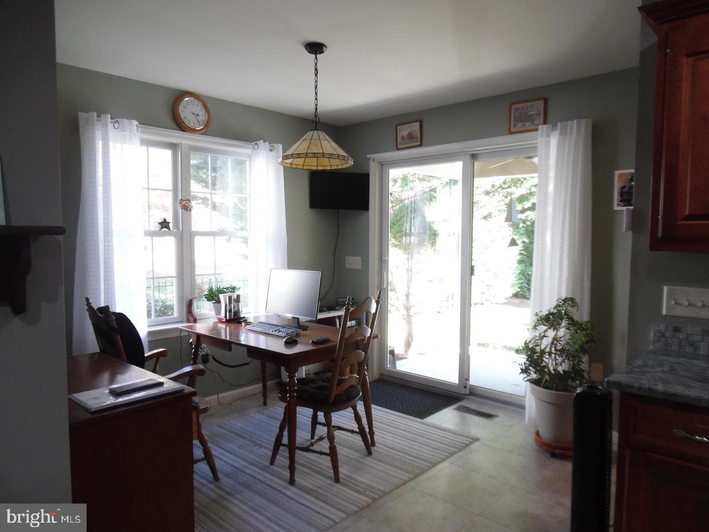 325 Charles Street photo 11