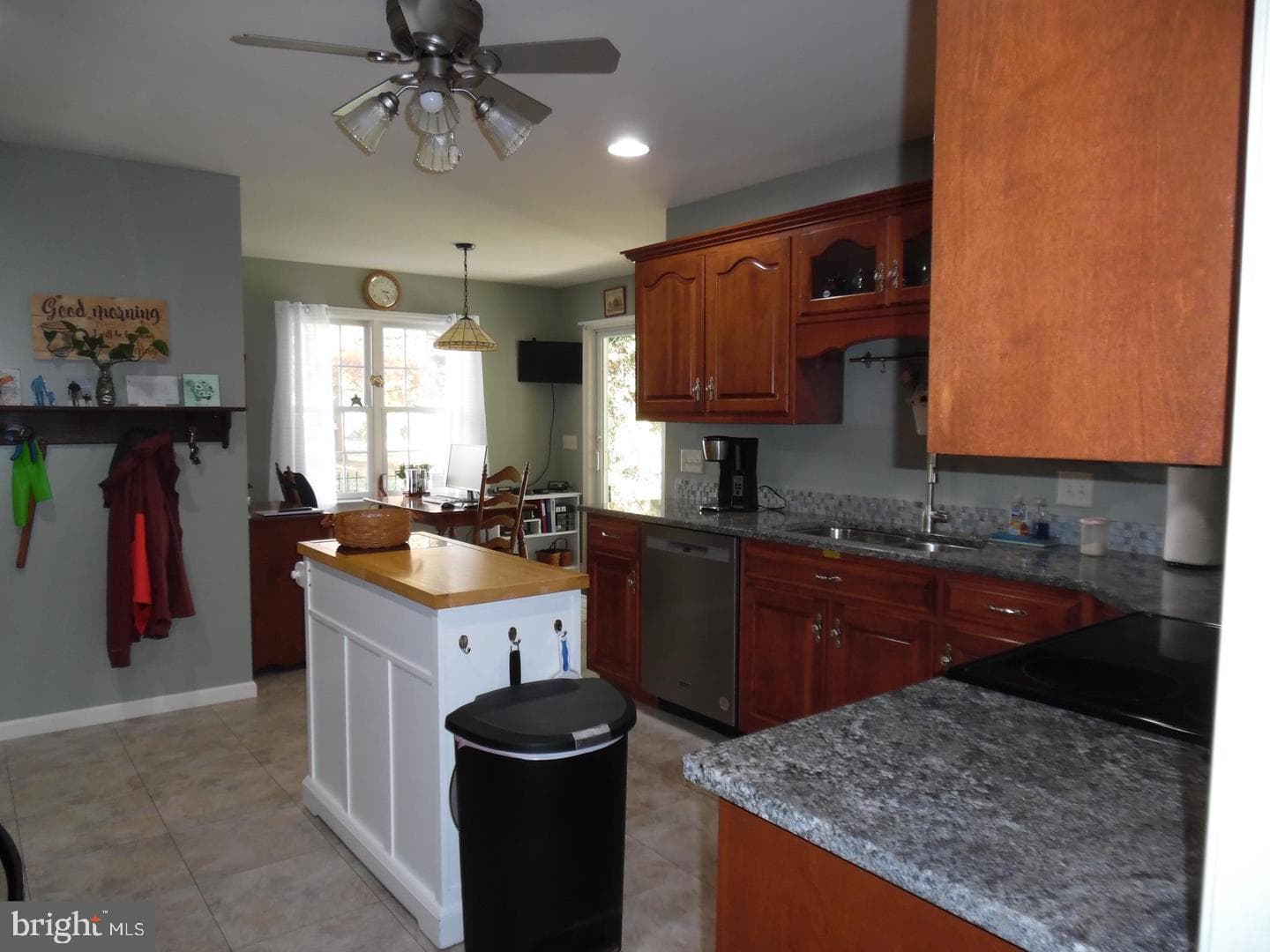 325 Charles Street photo 13