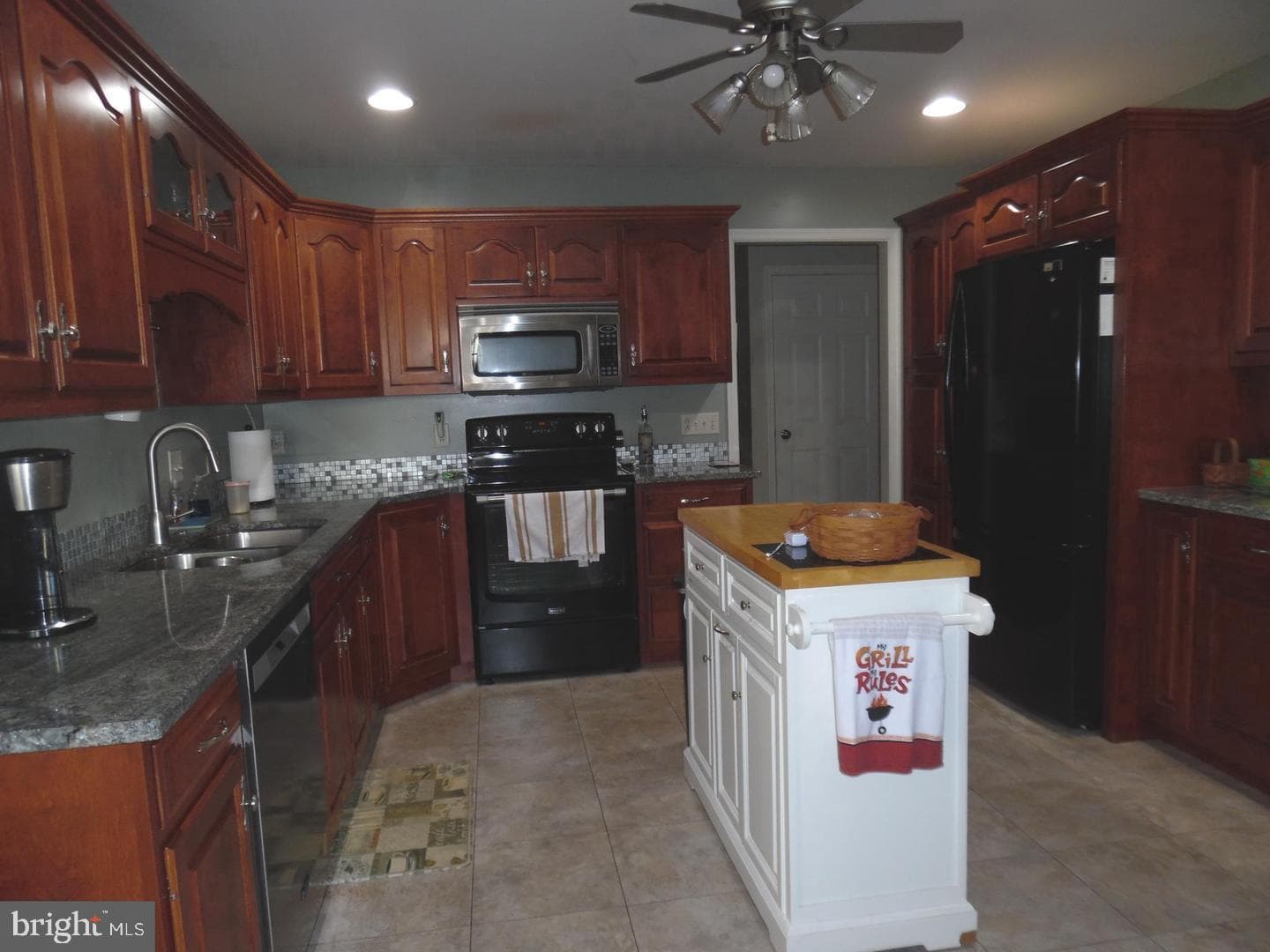 325 Charles Street photo 14
