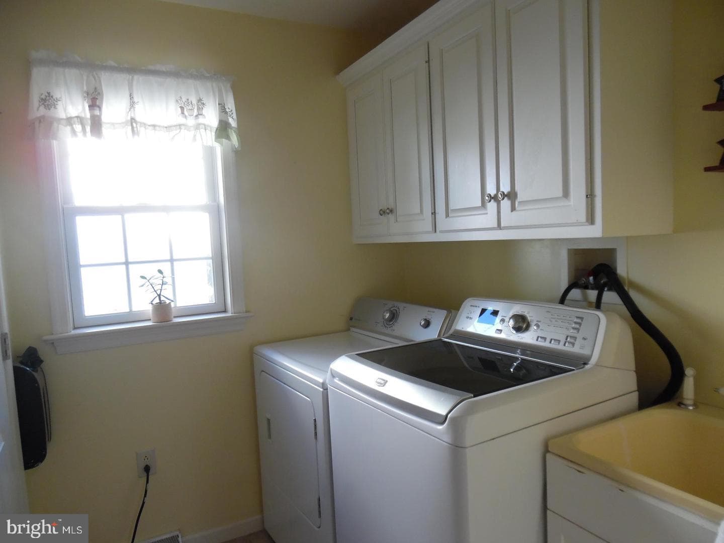 325 Charles Street photo 15