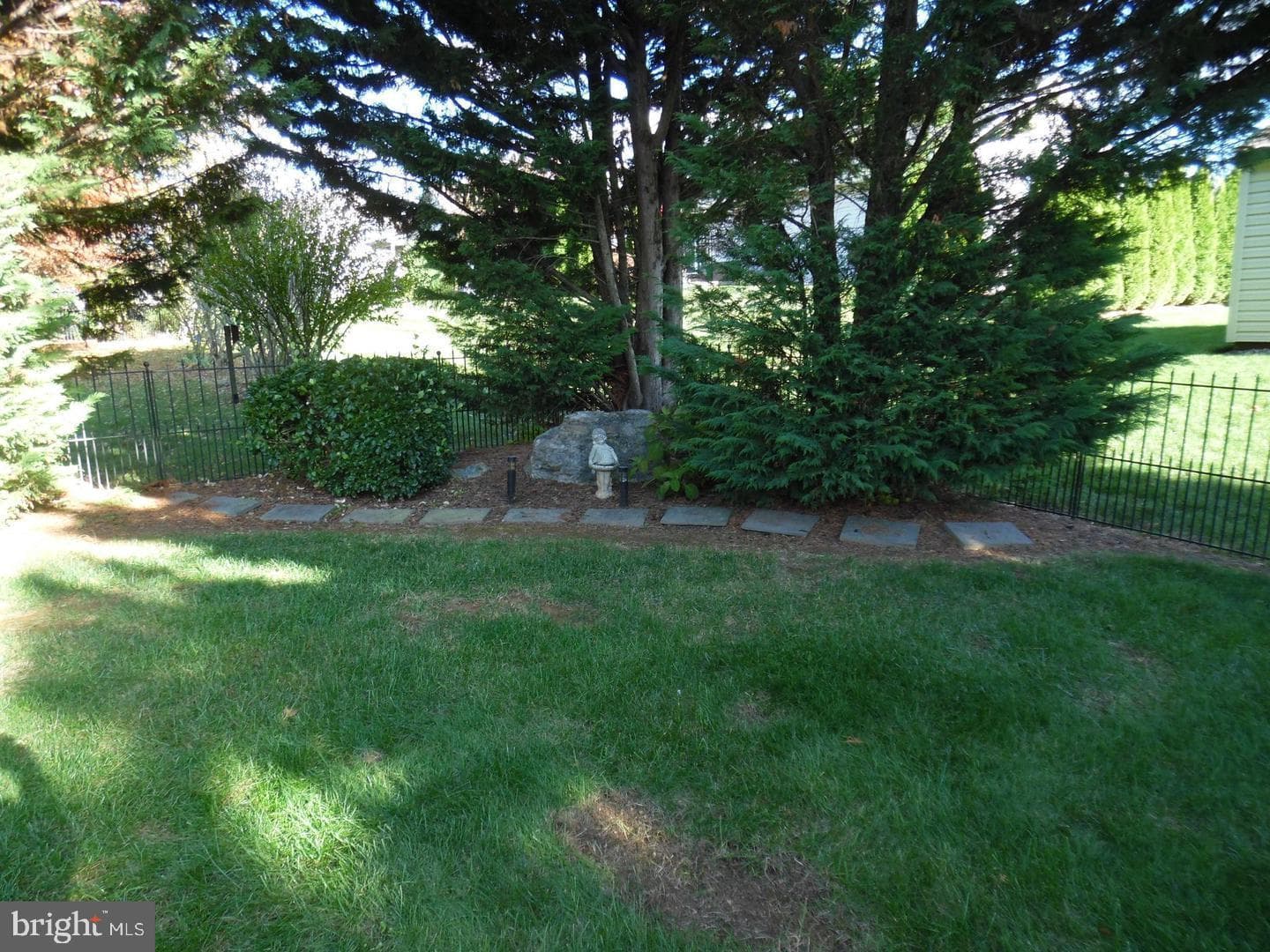 325 Charles Street photo 39