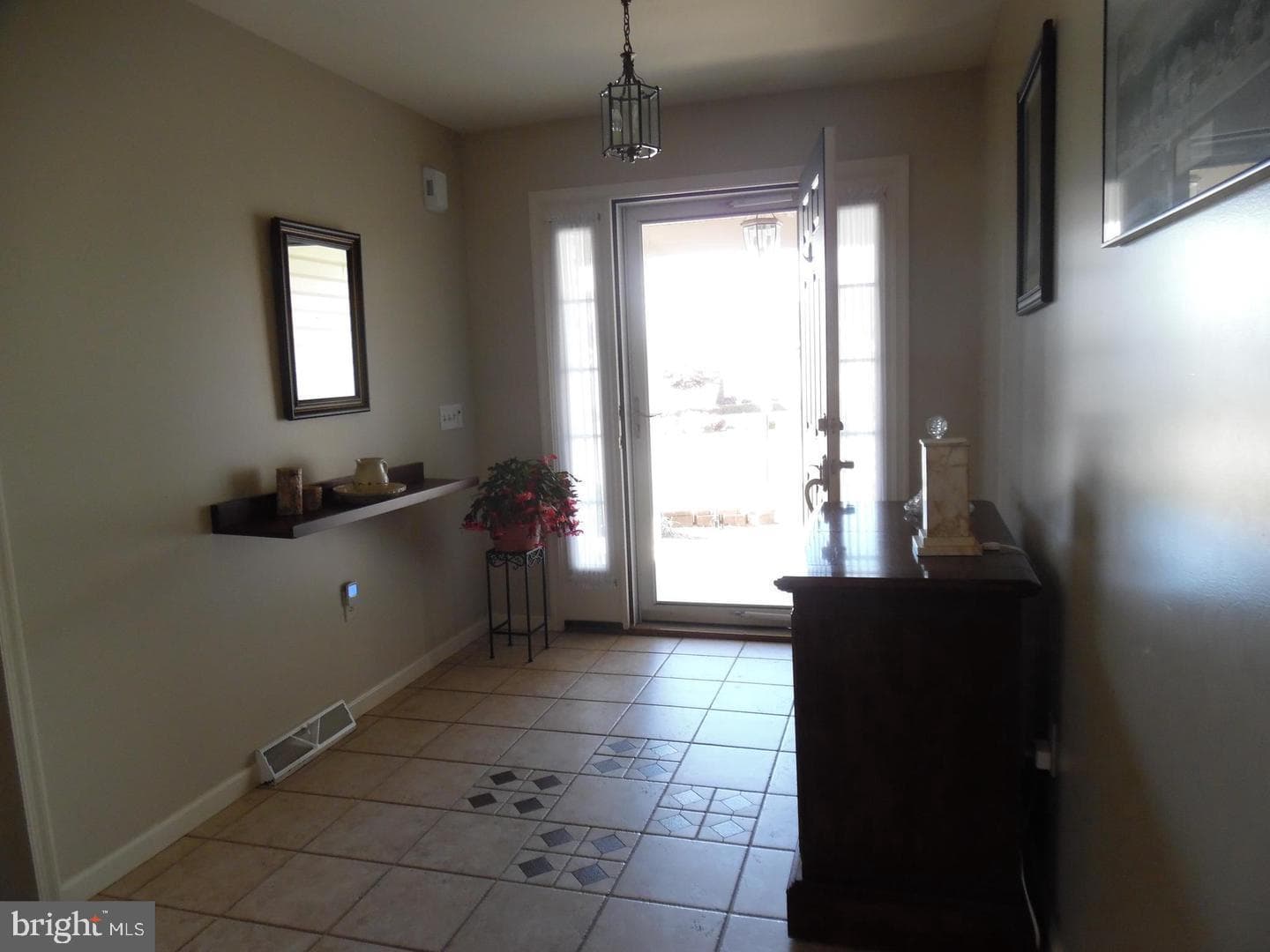 325 Charles Street photo 4