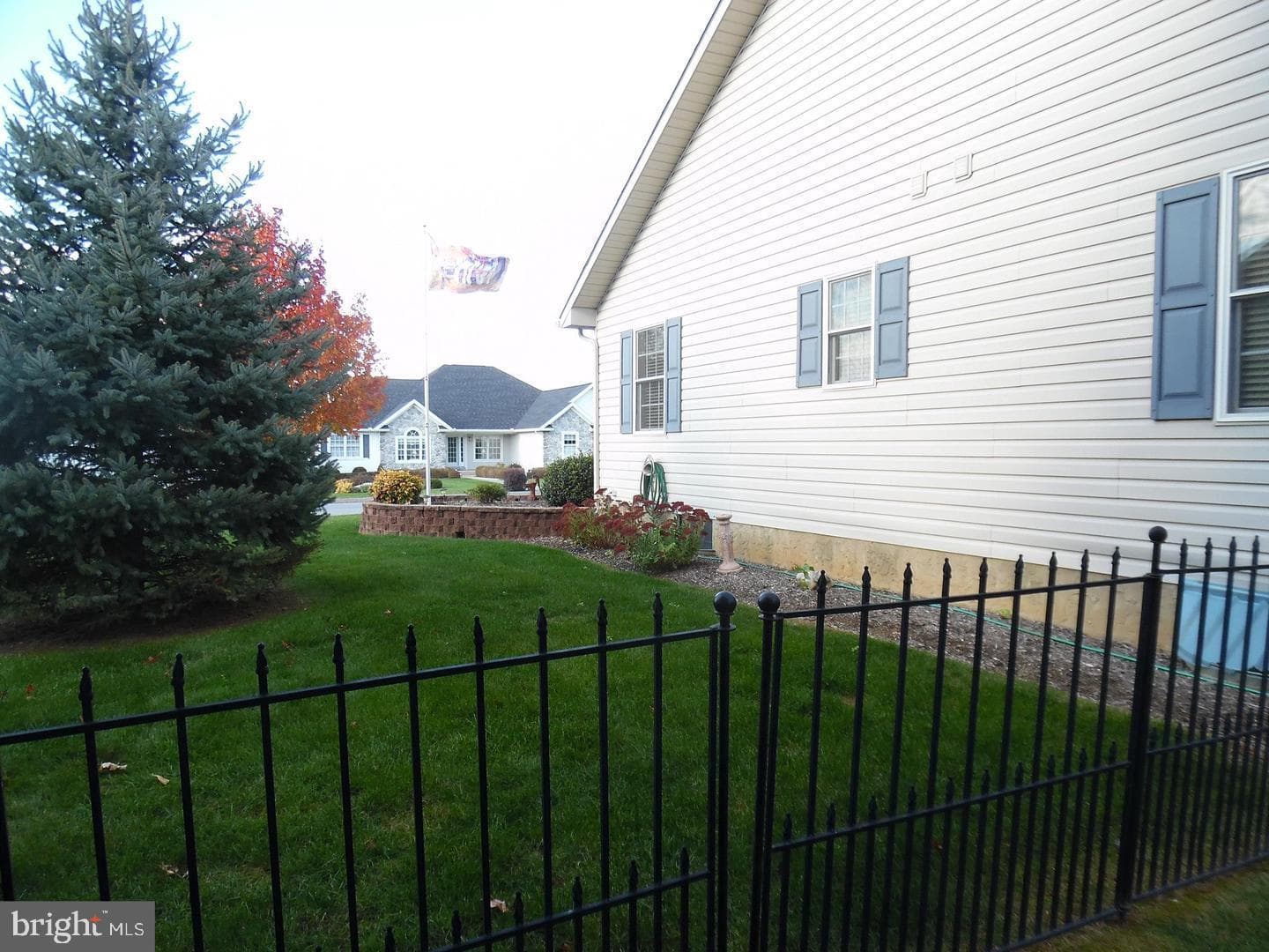 325 Charles Street photo 42