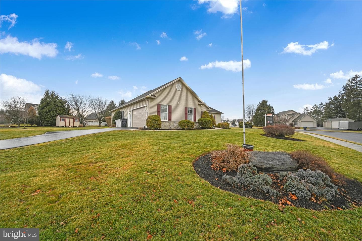 800 Victoria Lane photo 12