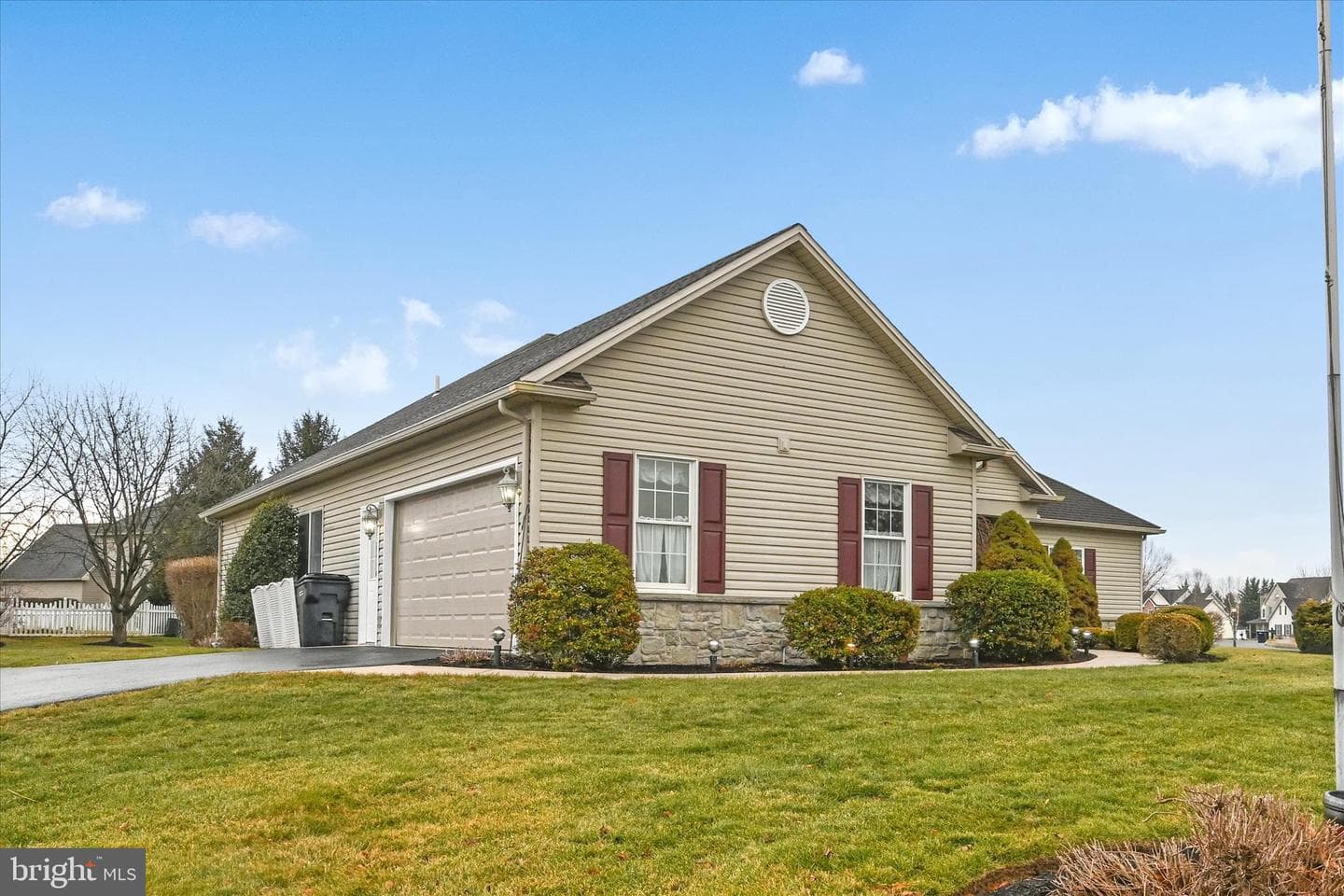 800 Victoria Lane photo 13