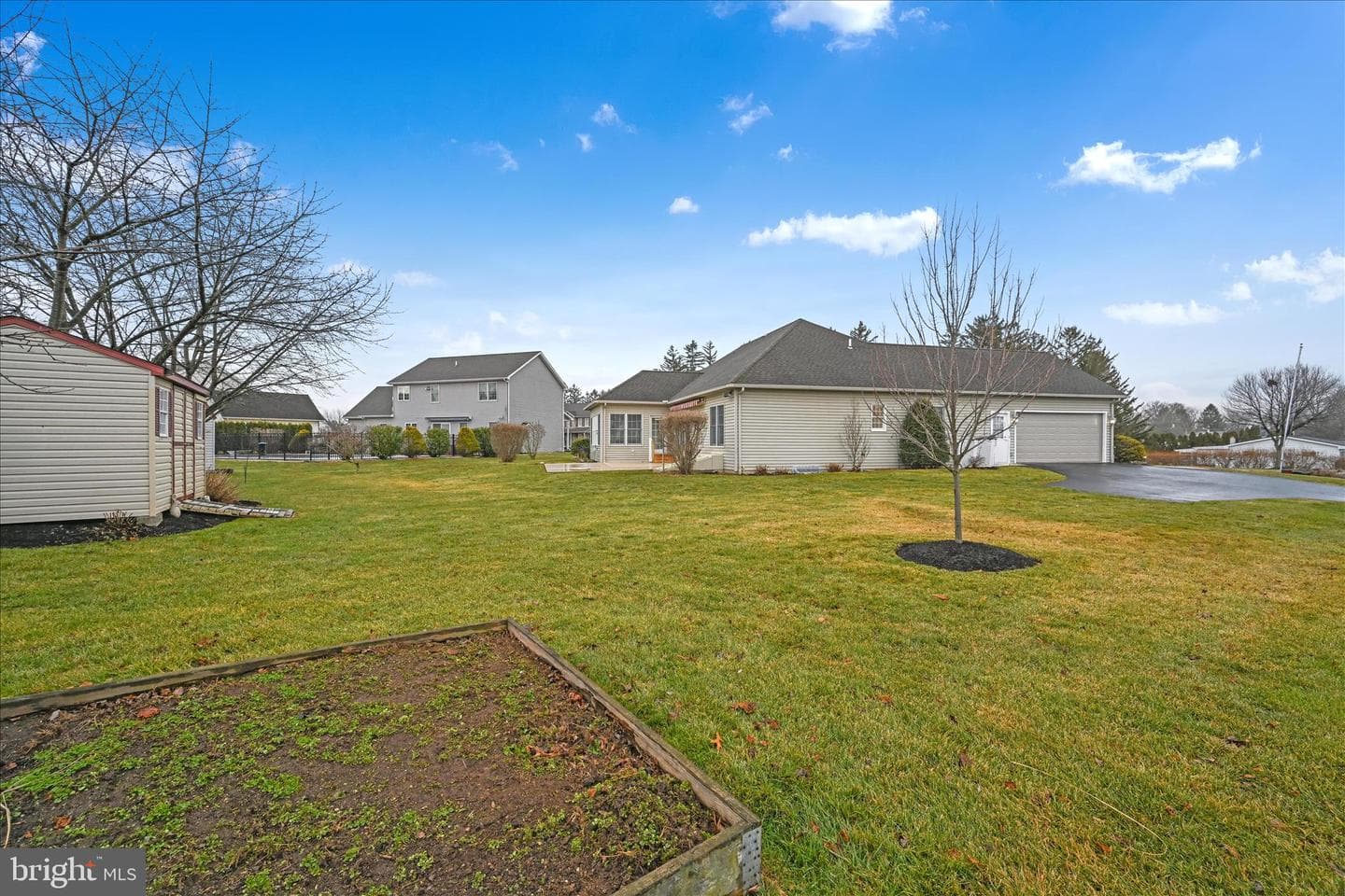 800 Victoria Lane photo 14