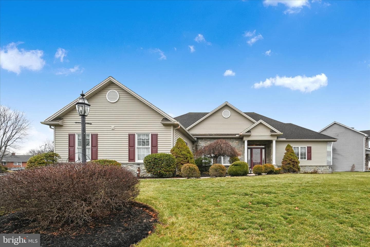 800 Victoria Lane photo 16