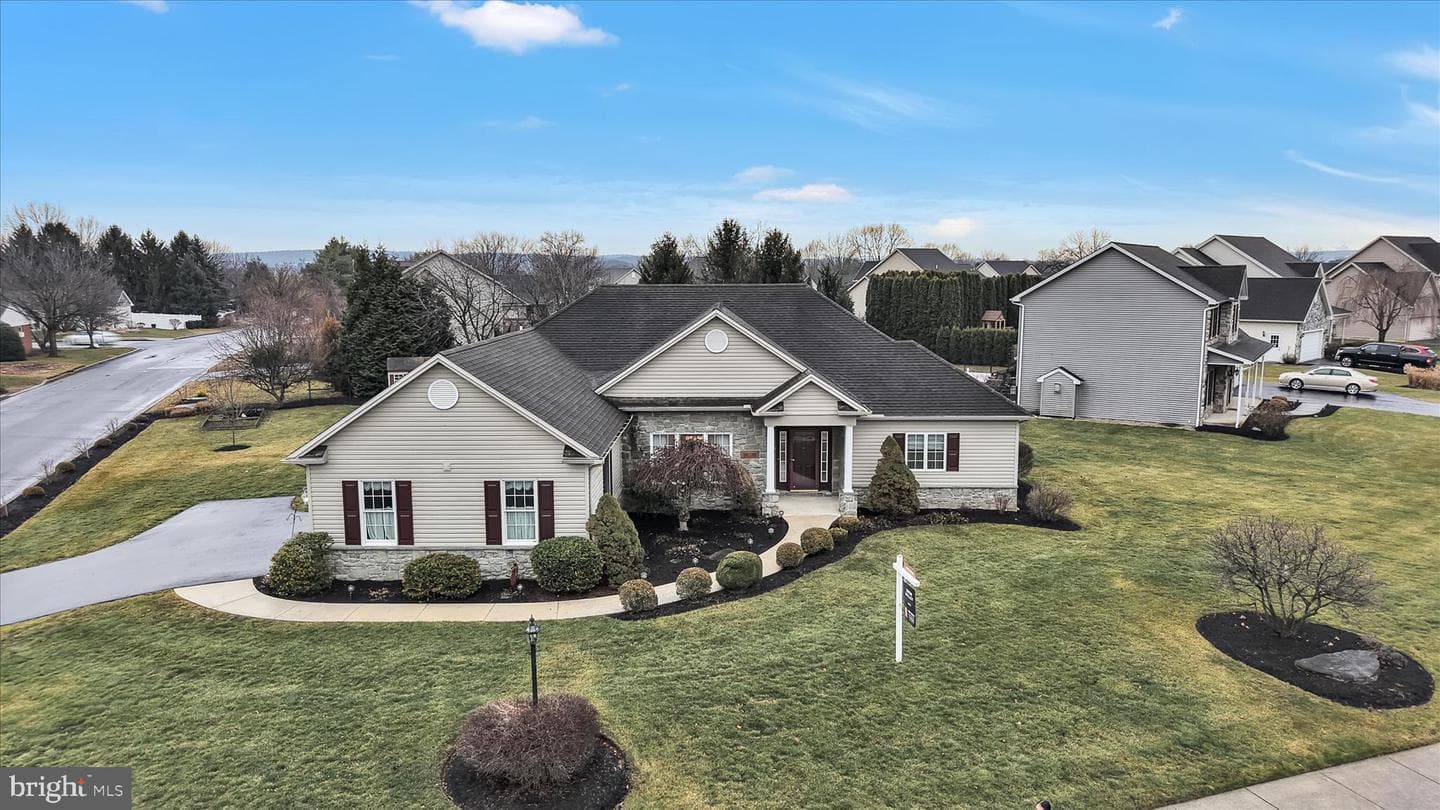 800 Victoria Lane photo 2
