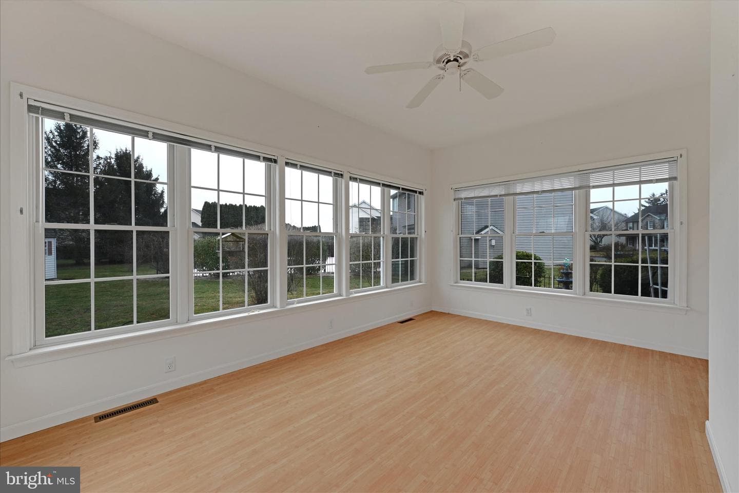 800 Victoria Lane photo 22