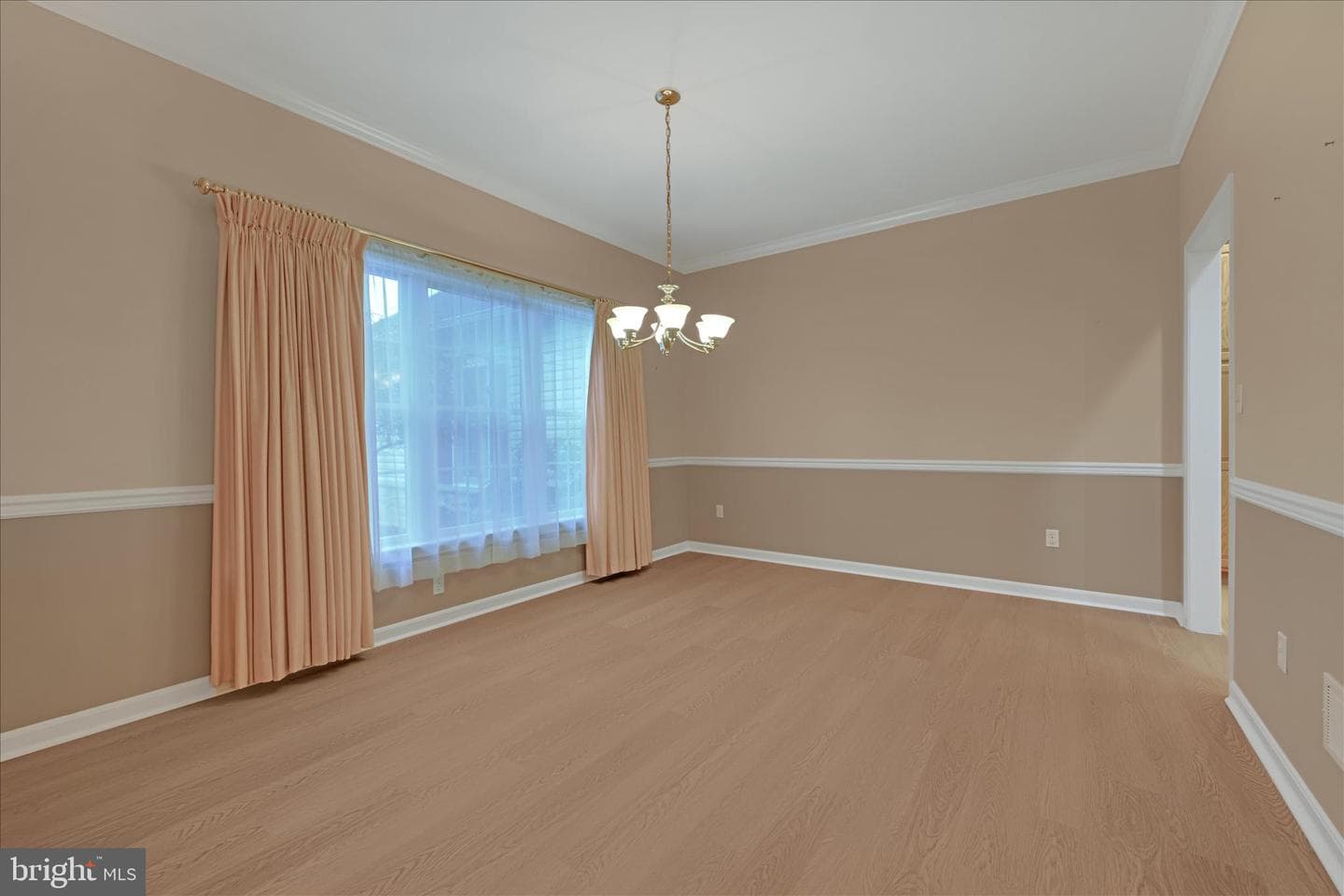 800 Victoria Lane photo 24