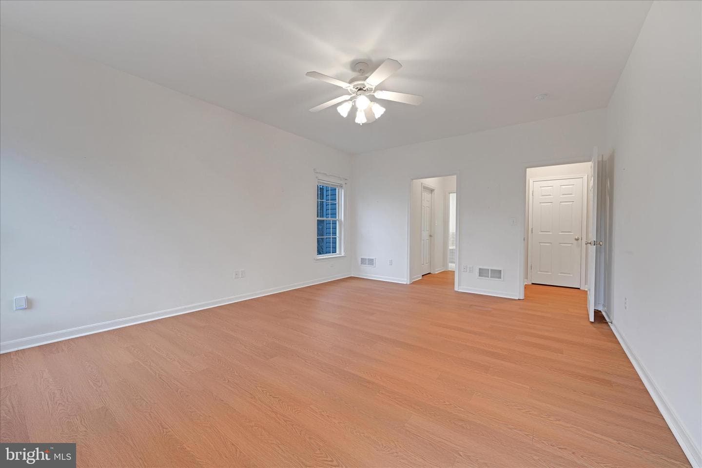 800 Victoria Lane photo 27