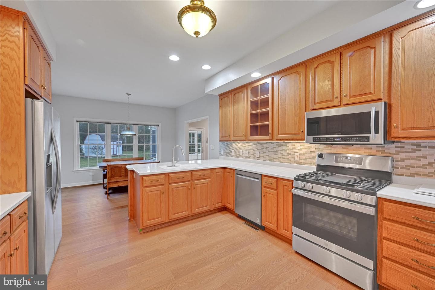 800 Victoria Lane photo 34