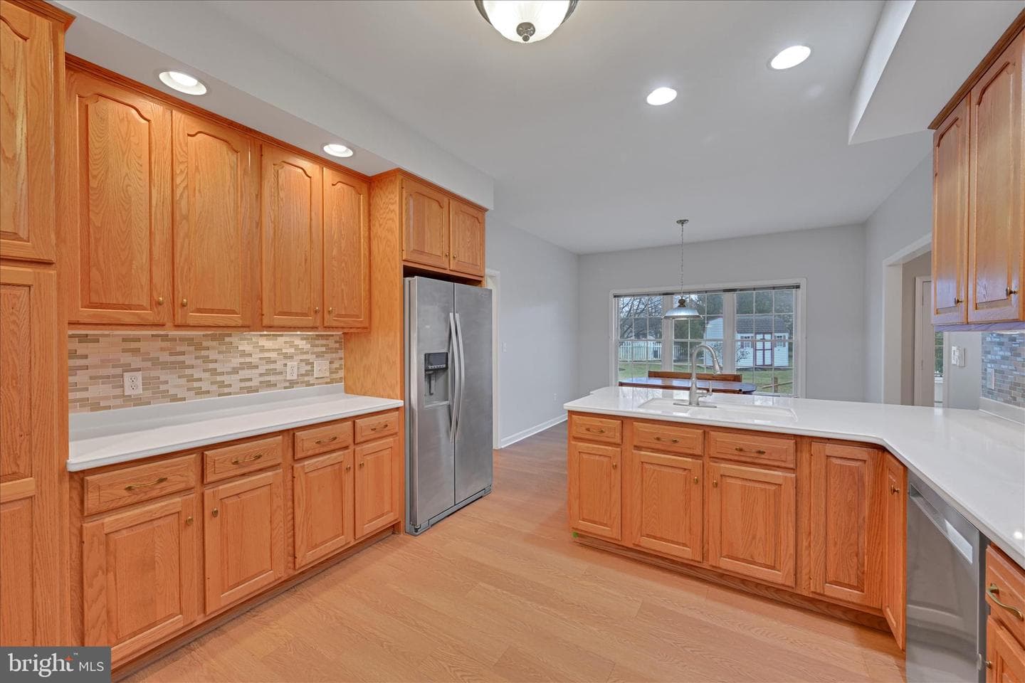 800 Victoria Lane photo 35
