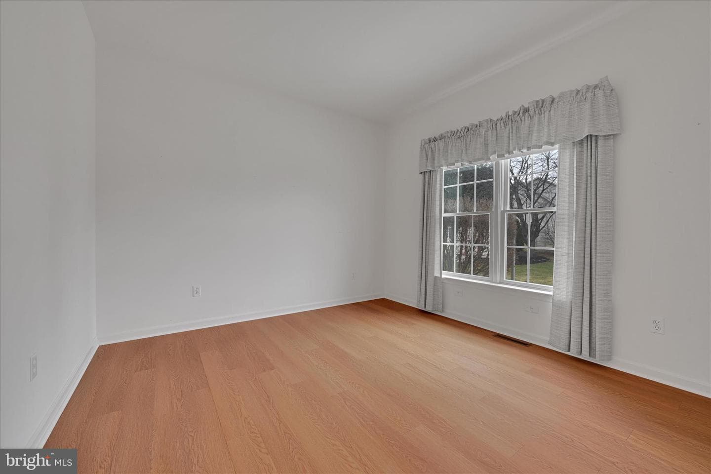 800 Victoria Lane photo 37