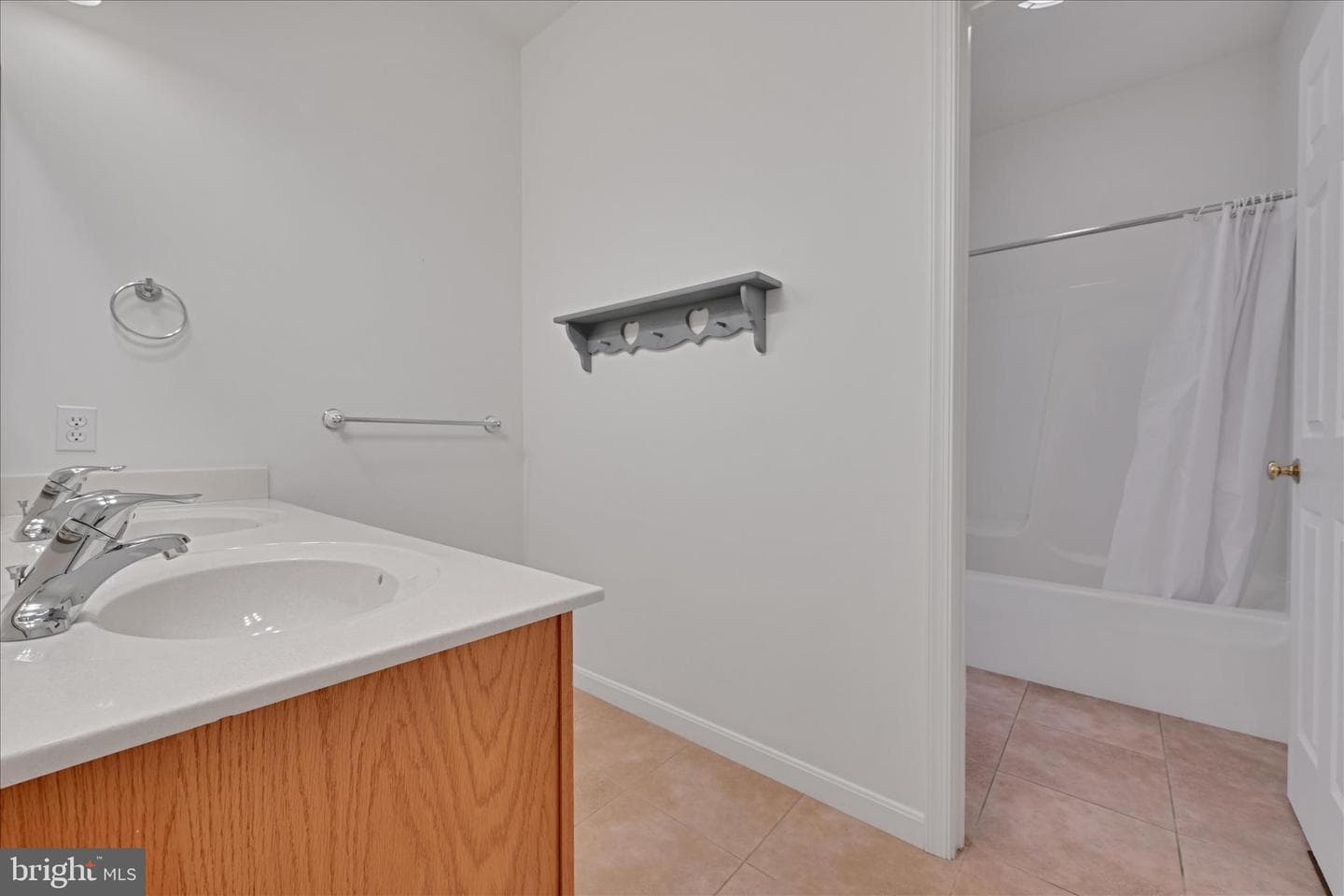800 Victoria Lane photo 39