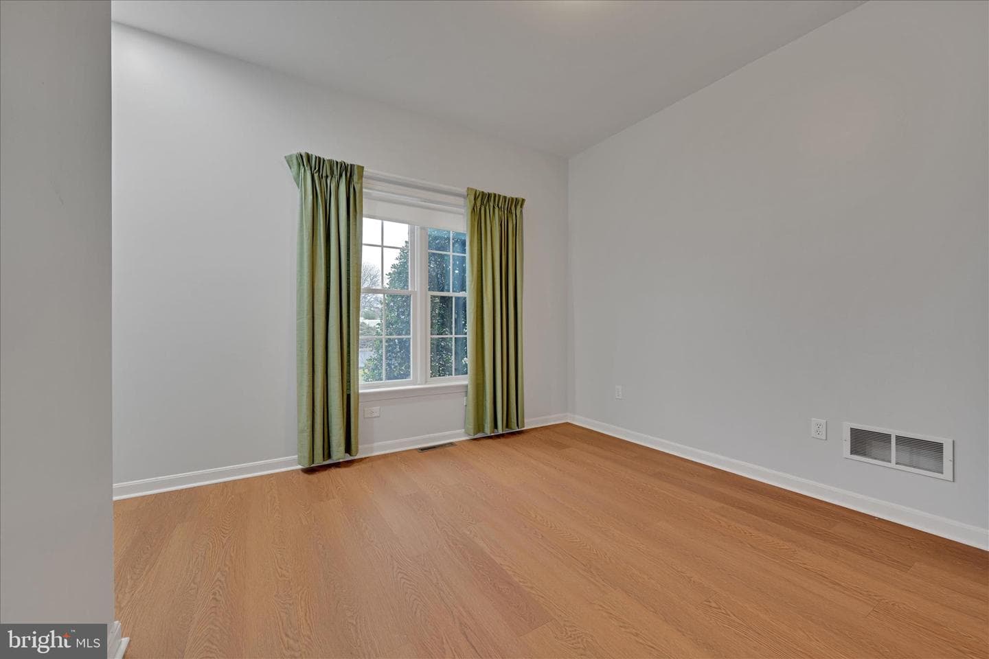 800 Victoria Lane photo 40