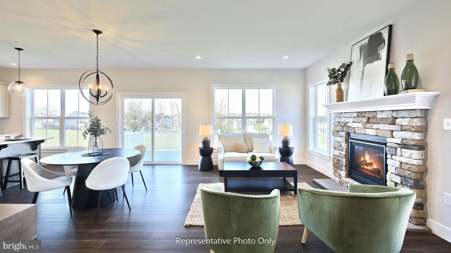 39 Canterbury Lane photo 4