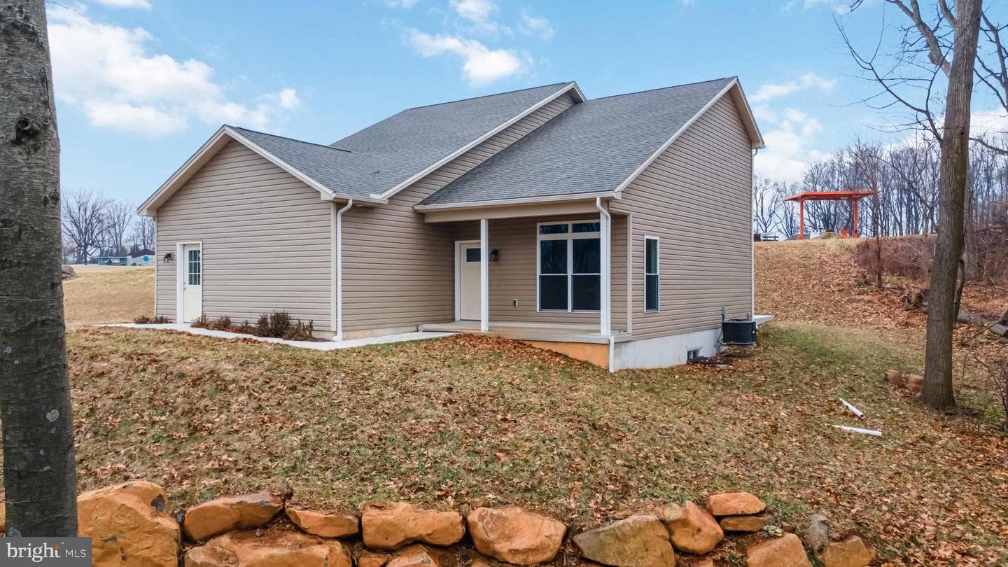 1735 Quarry Road, Lebanon