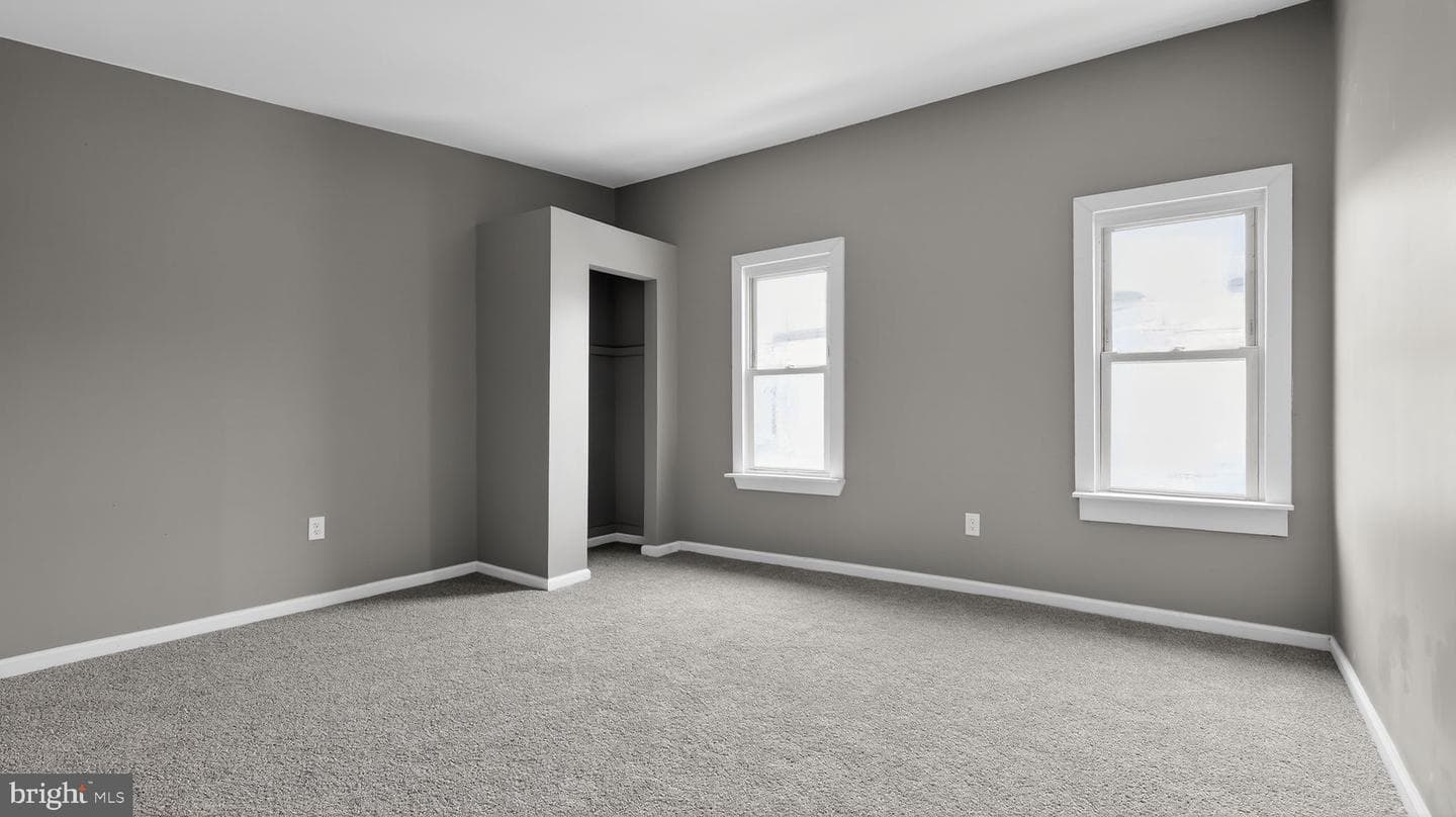 927 Elizabeth Street photo 13