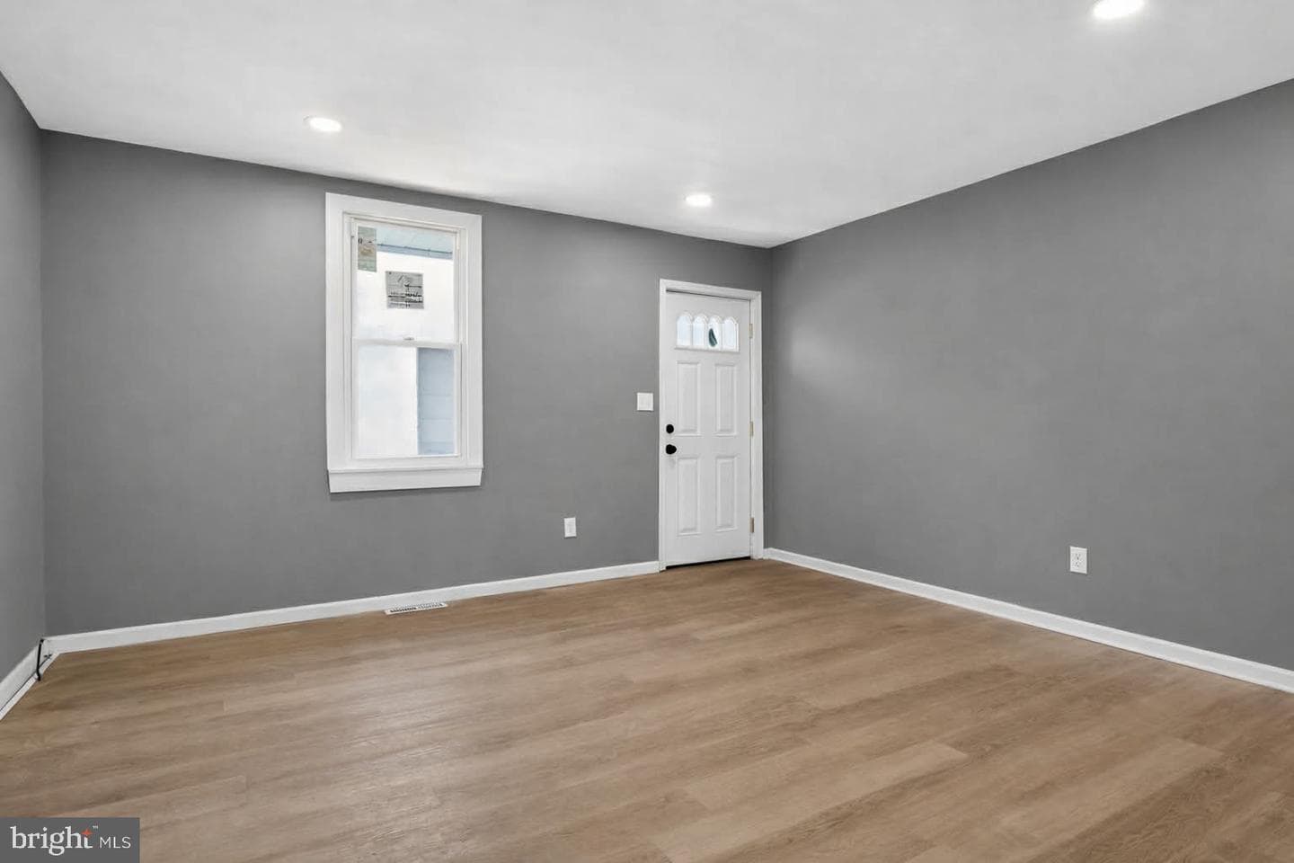 927 Elizabeth Street photo 3
