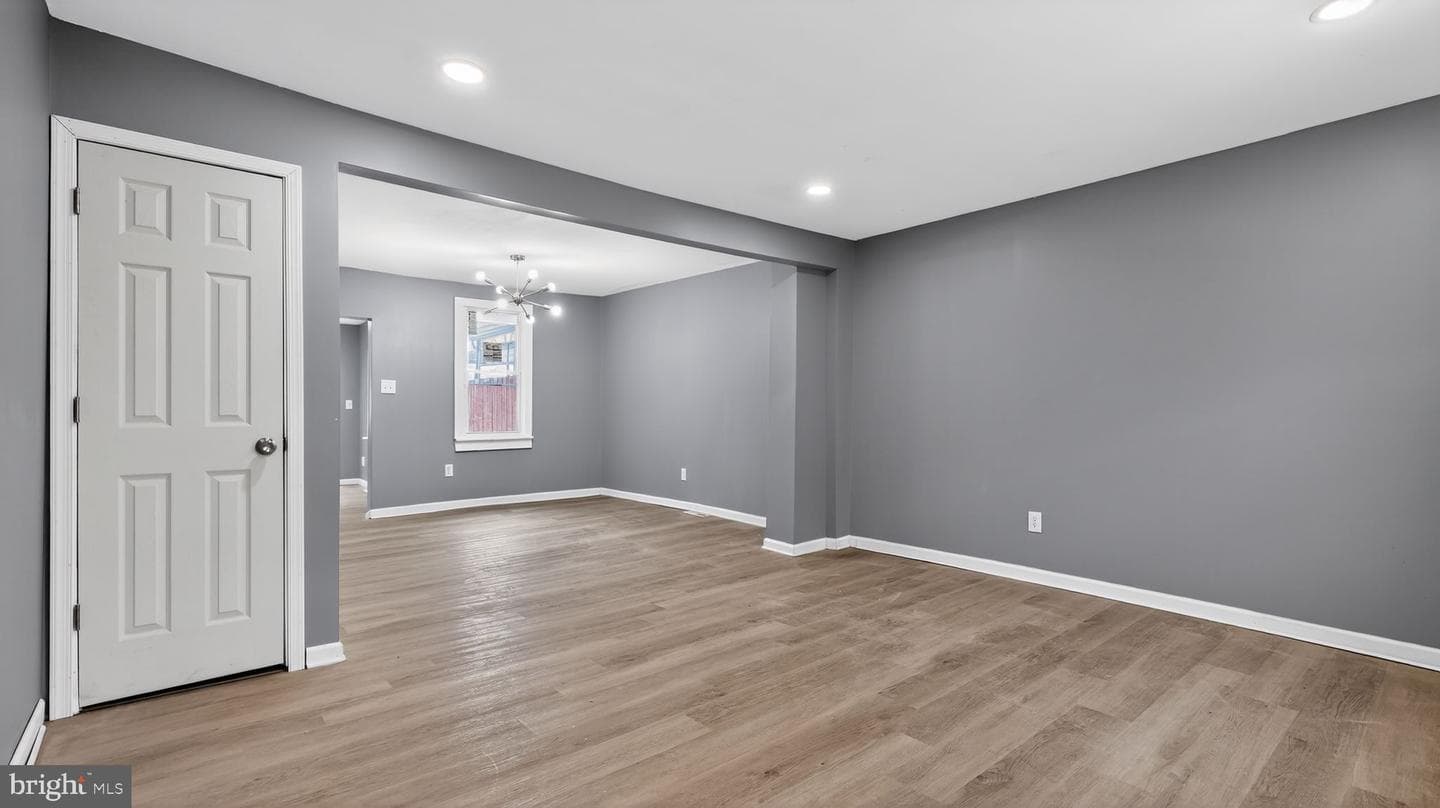 927 Elizabeth Street photo 4