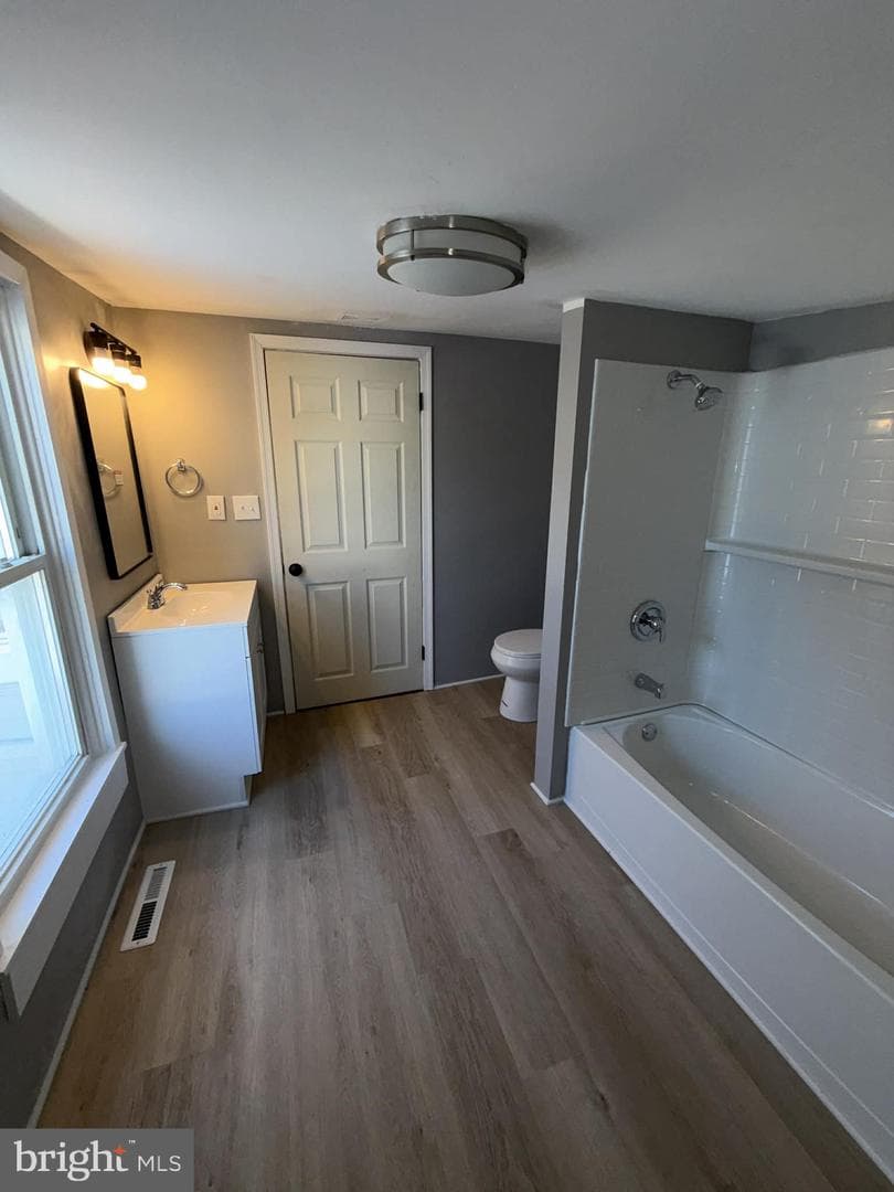 927 Elizabeth Street photo 5