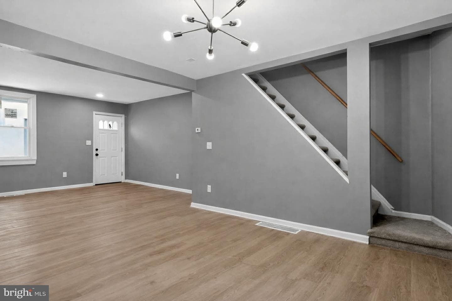 927 Elizabeth Street photo 6