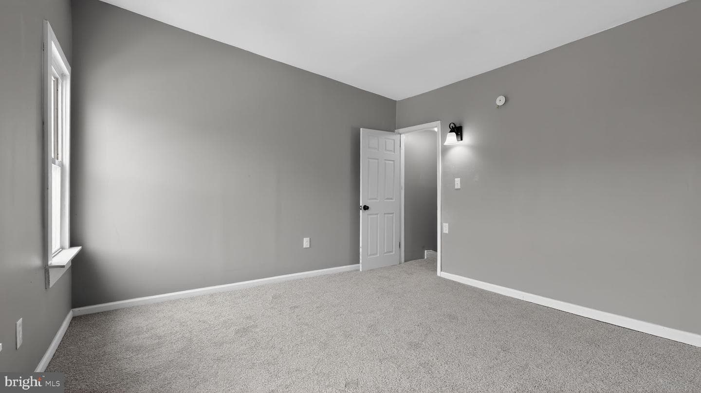 927 Elizabeth Street photo 7