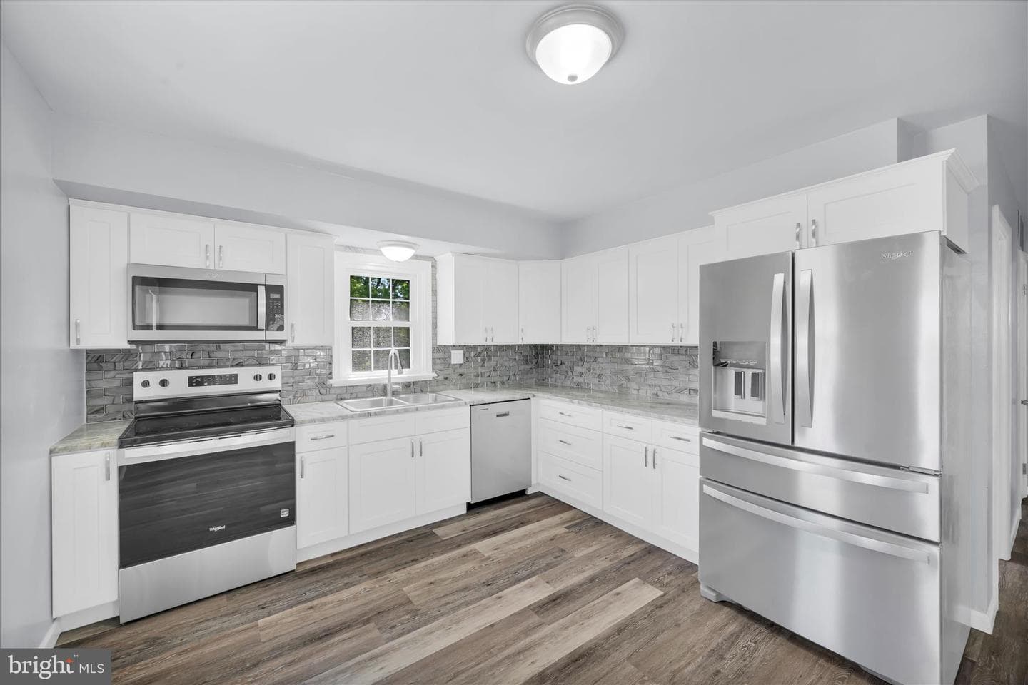 538 W Locust Street photo 8