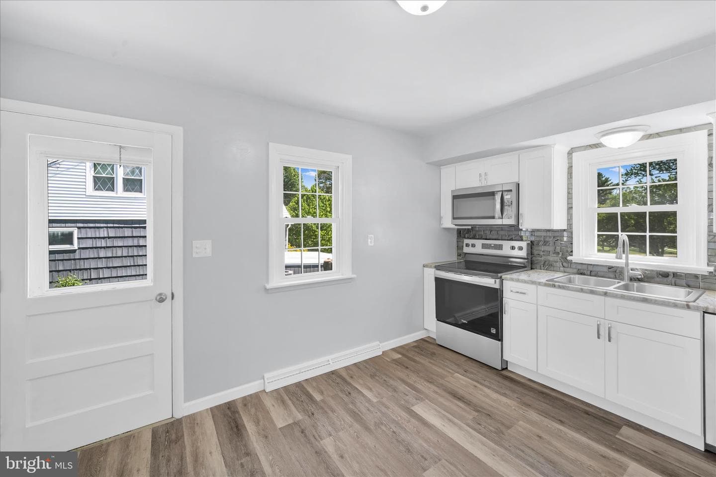538 W Locust Street photo 9