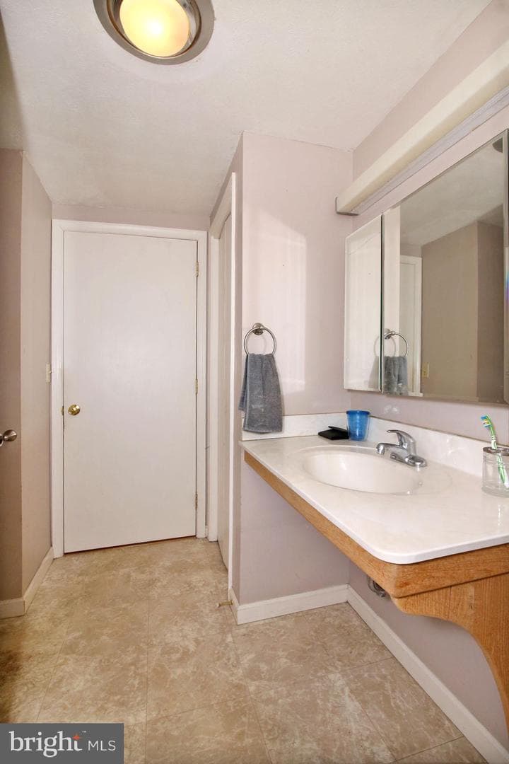 2 N Willow Street photo 23