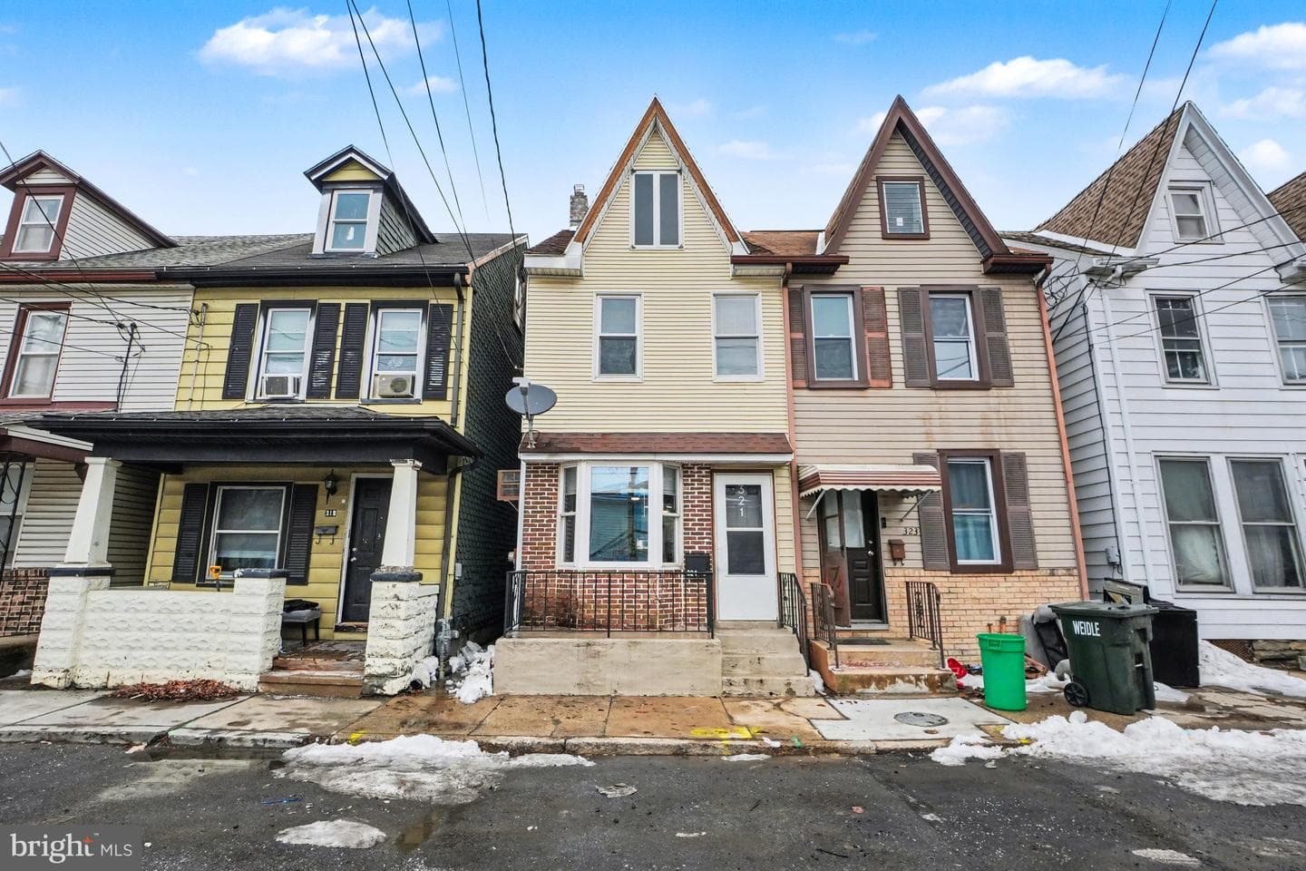 321 E Weidman Street photo 2
