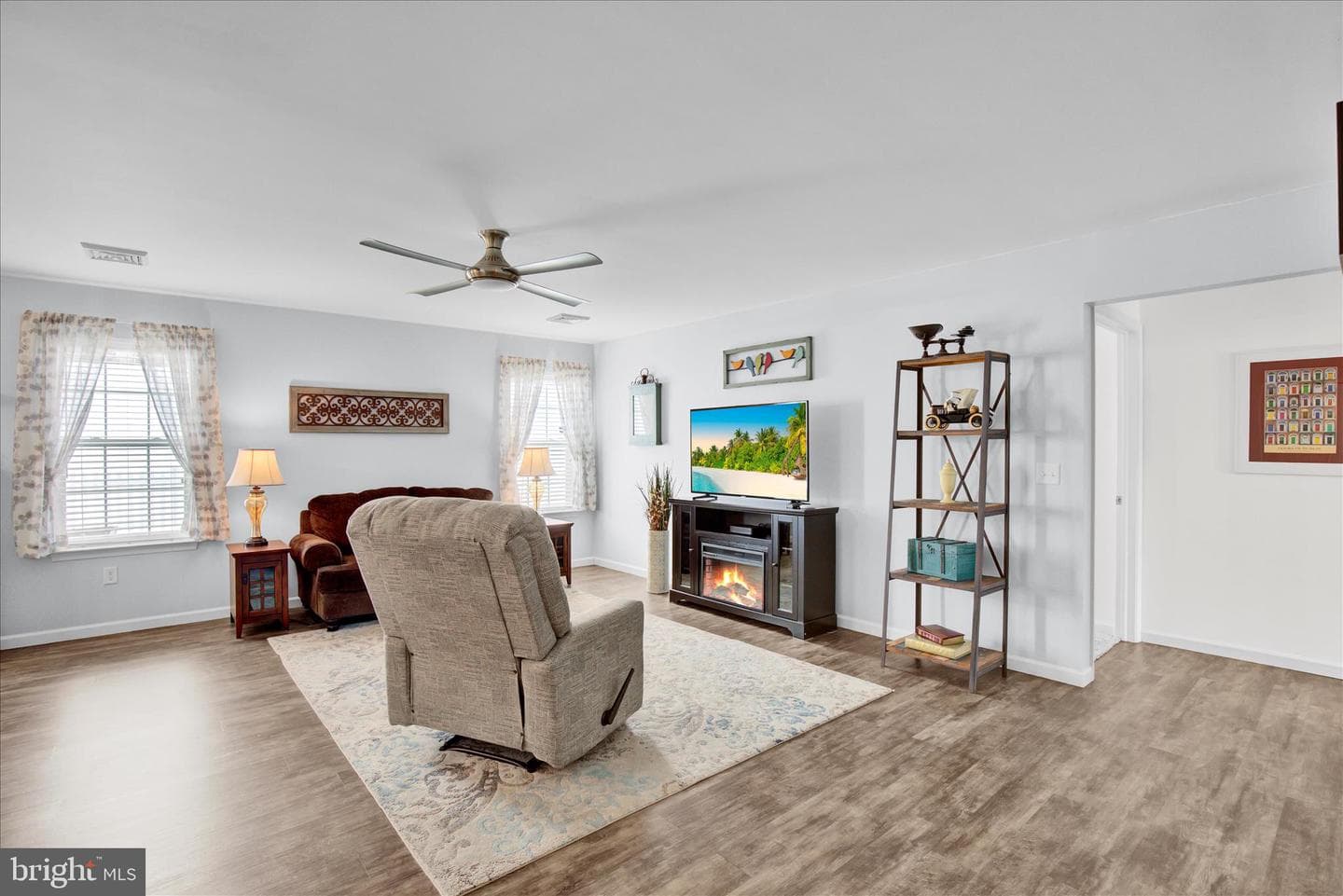 924 Sweetbay Ln photo 9
