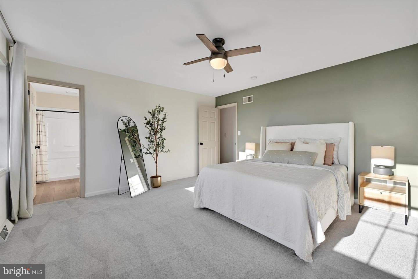 10 Georgie Lane photo 27