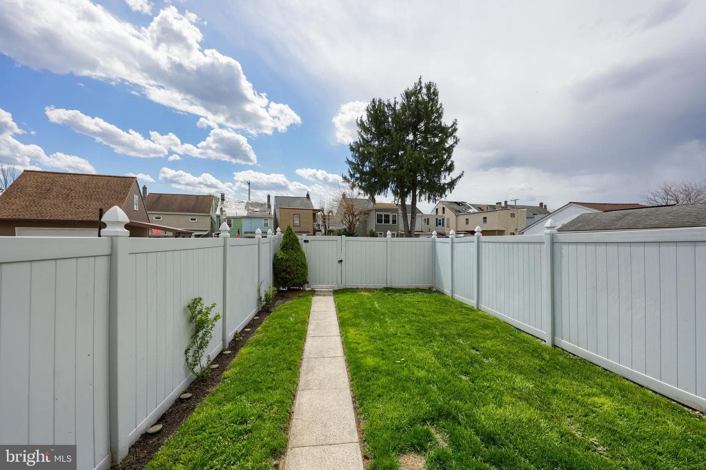 210 Guilford Street photo 27