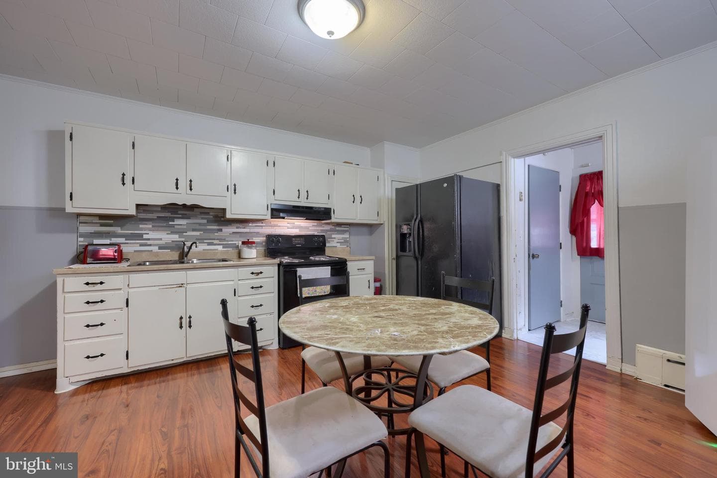 210 Guilford Street photo 5