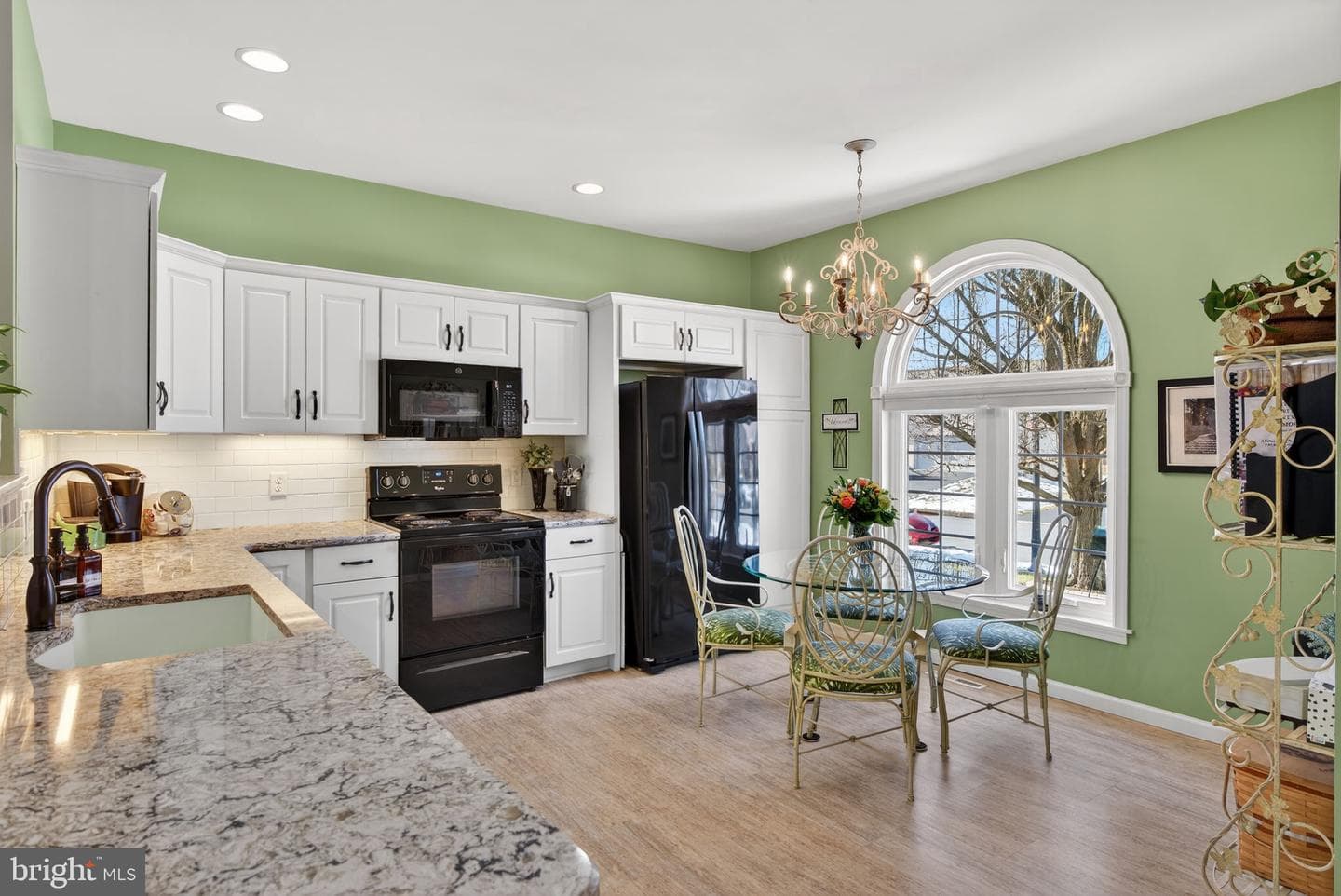 24 Hickory Street photo 4