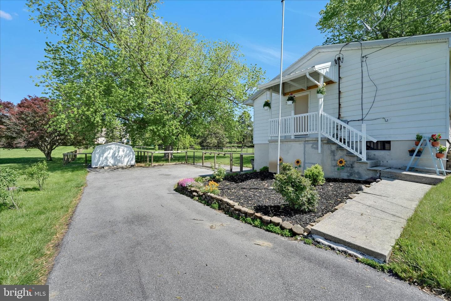 255 Kathy Court photo 28