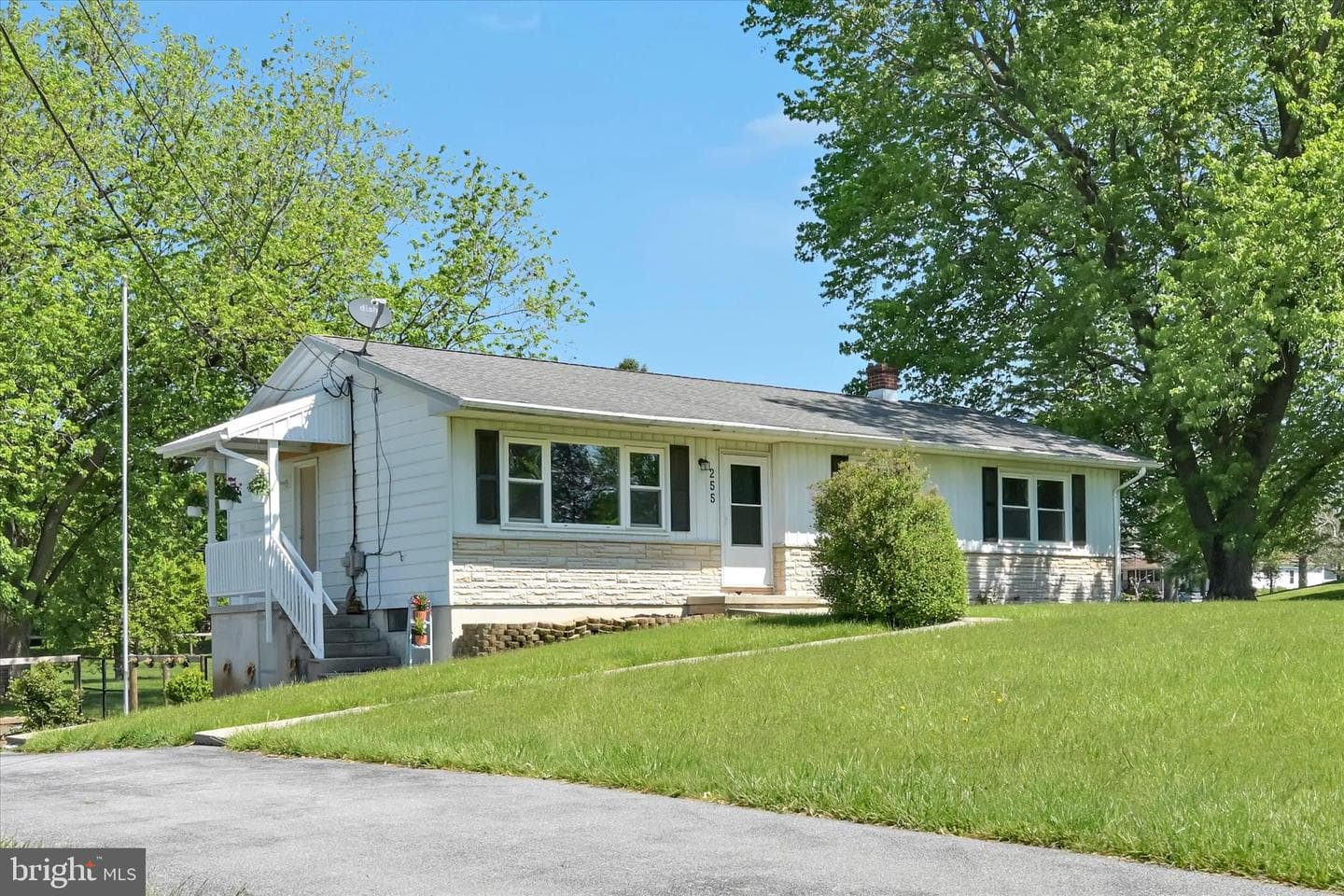 255 Kathy Court photo 4