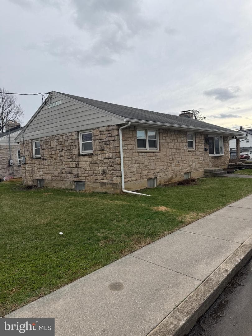 90 E Hazel Street photo 3