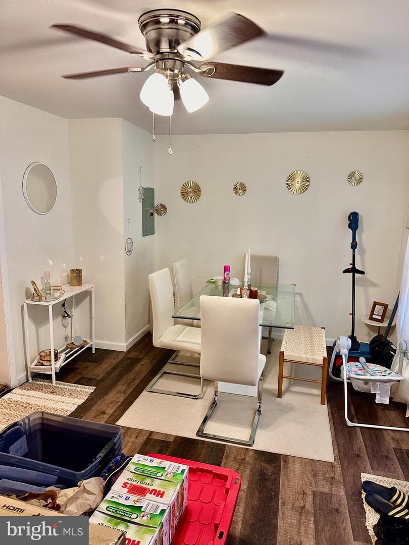 329 E Scull Street photo 3