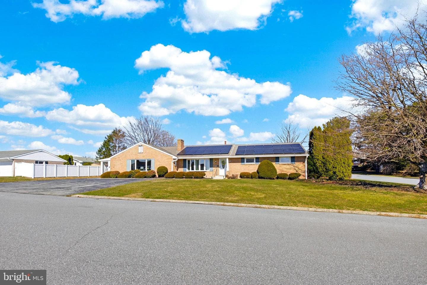 1099 Cedar Crest Drive photo 2