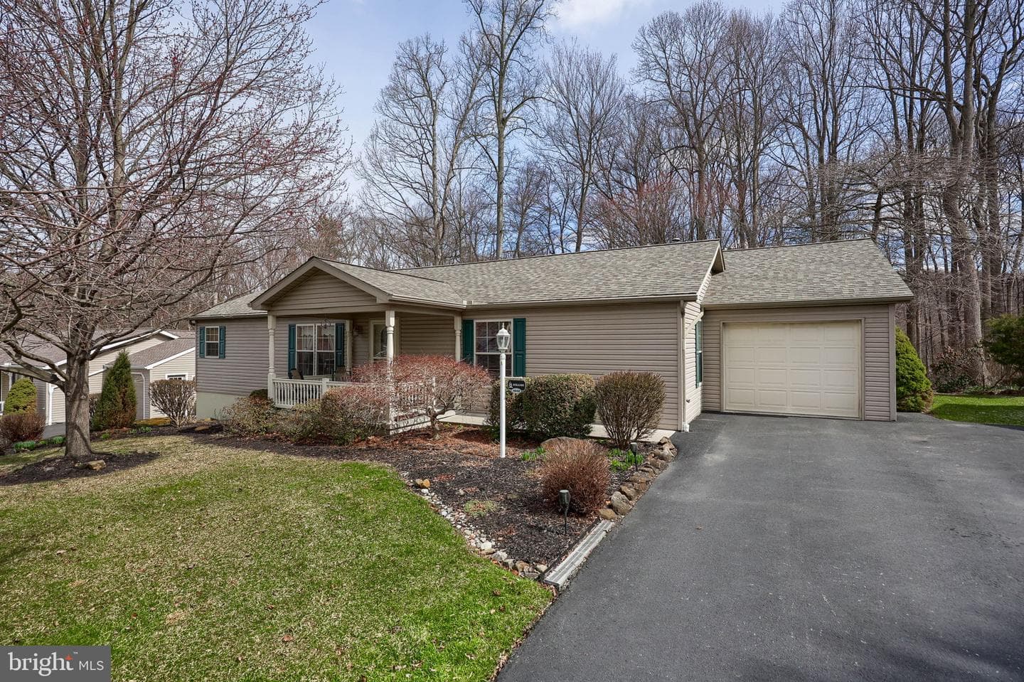 1048 Hemlock Cir