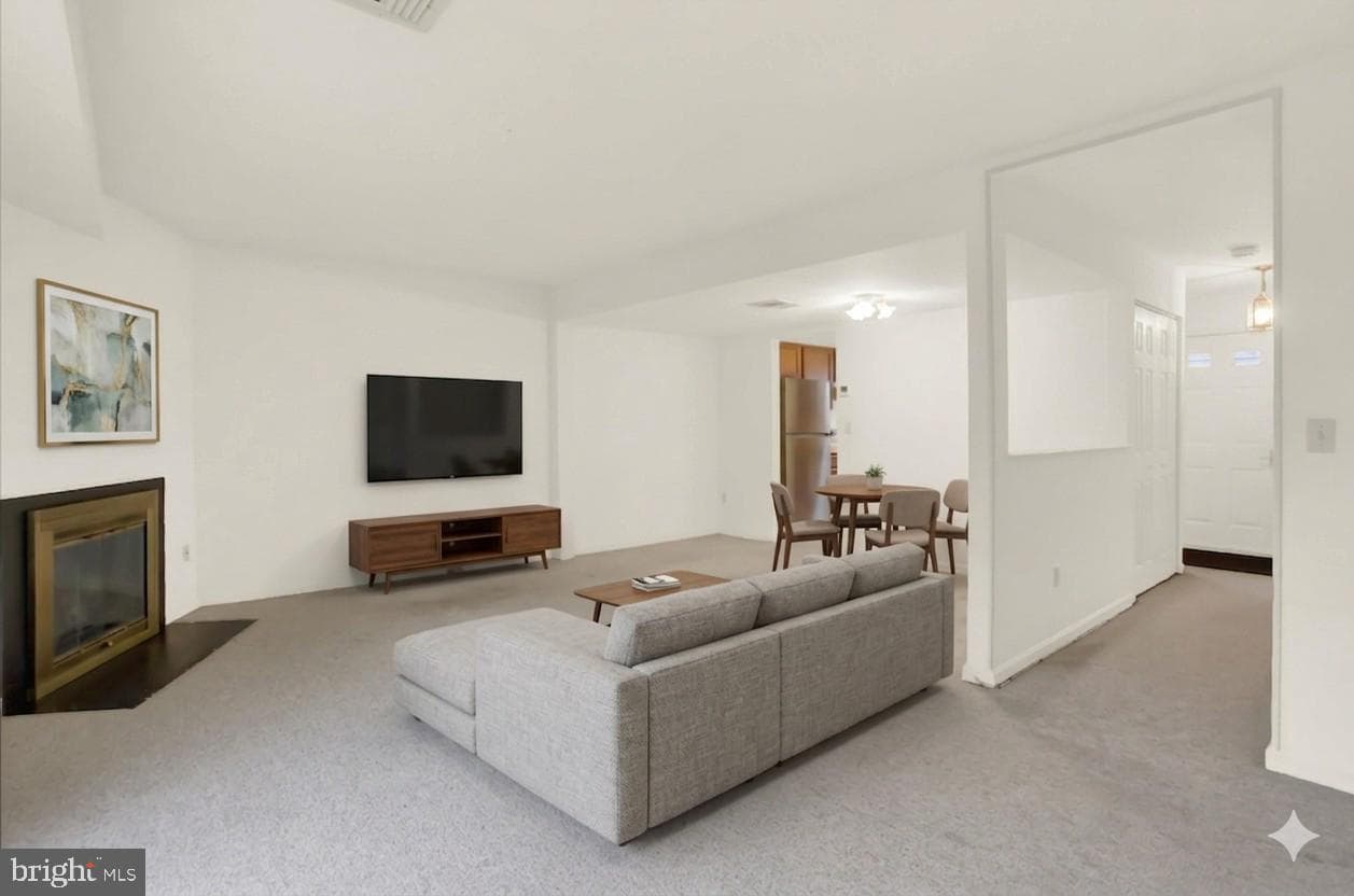511 Cambridge Court photo 13