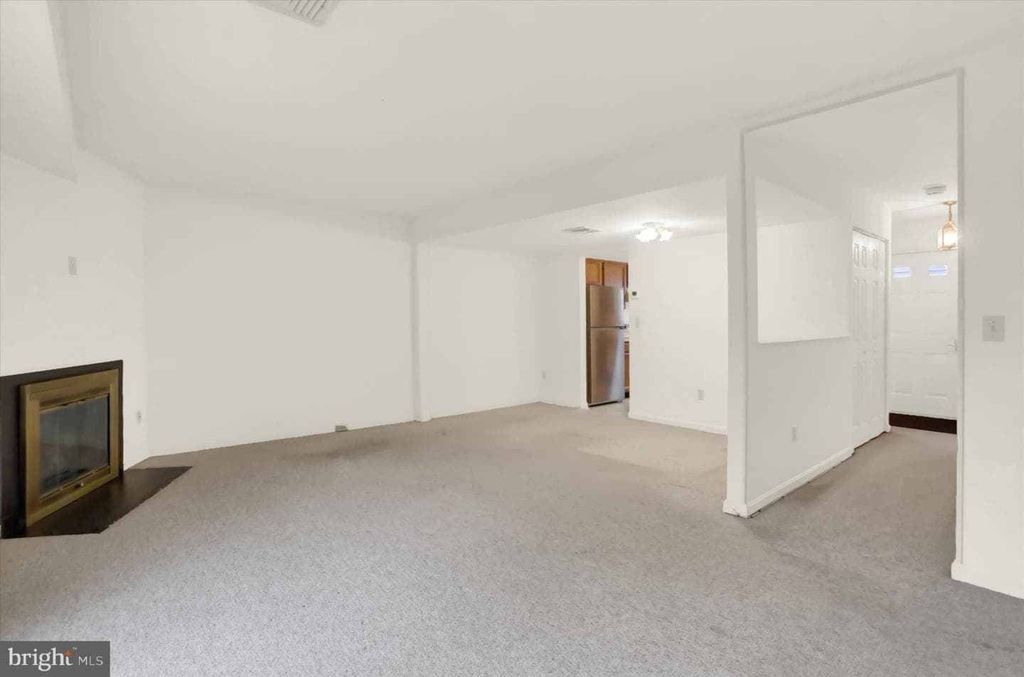 511 Cambridge Court photo 14
