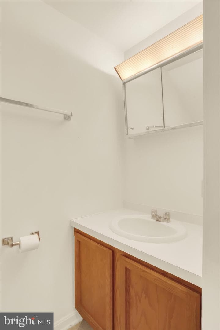 511 Cambridge Court photo 19