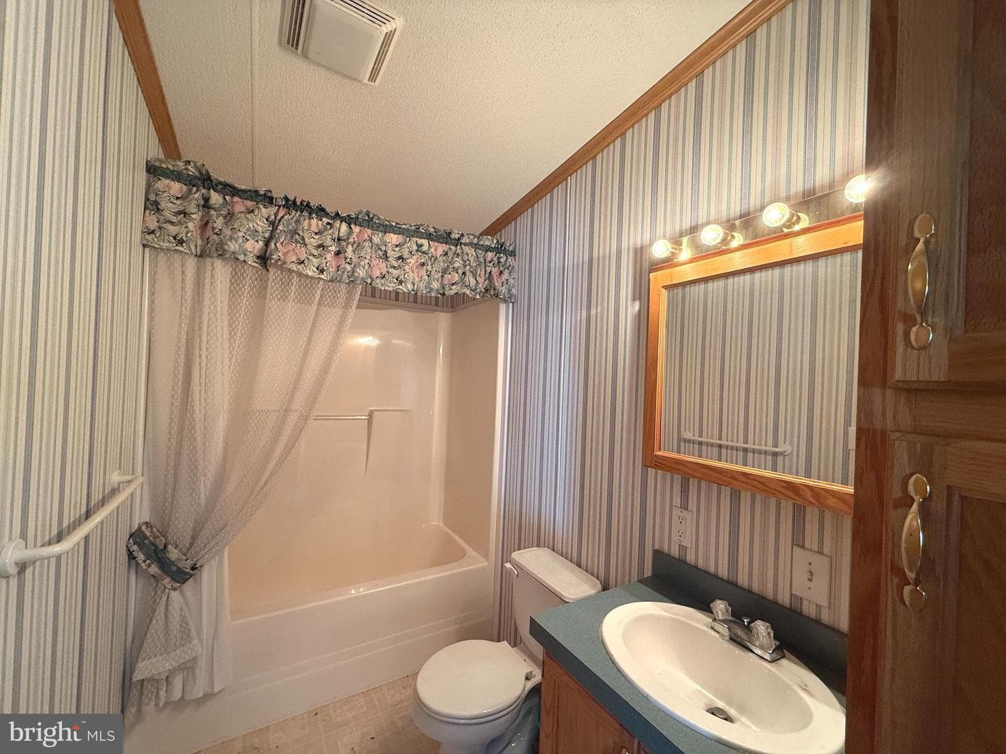 154 W Spruce Street photo 20
