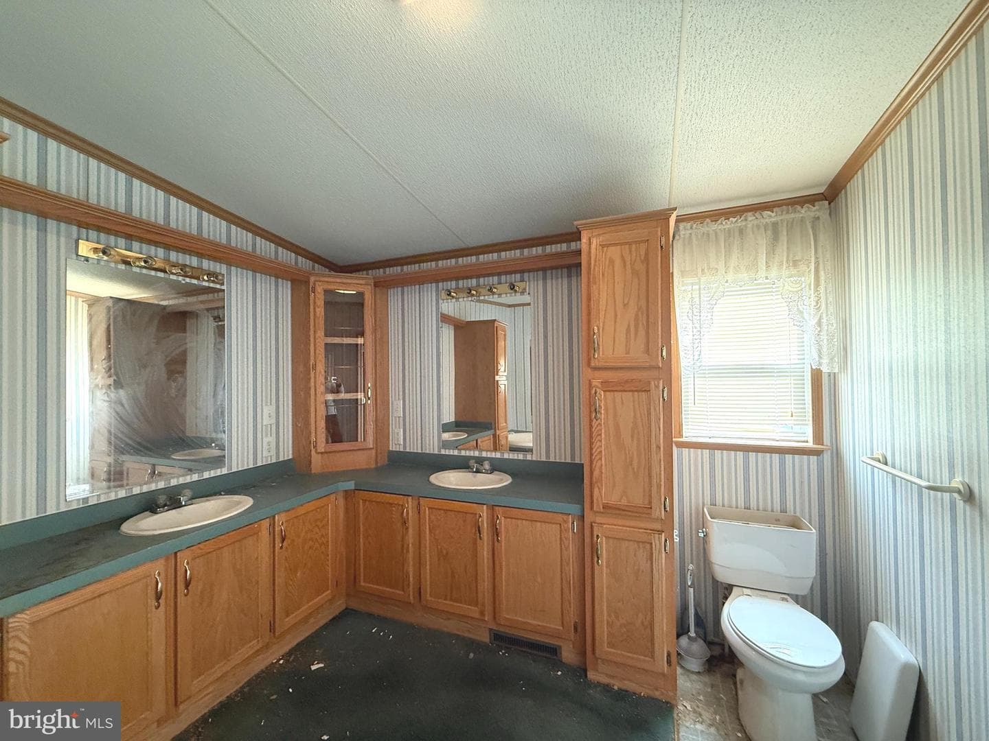 154 W Spruce Street photo 24
