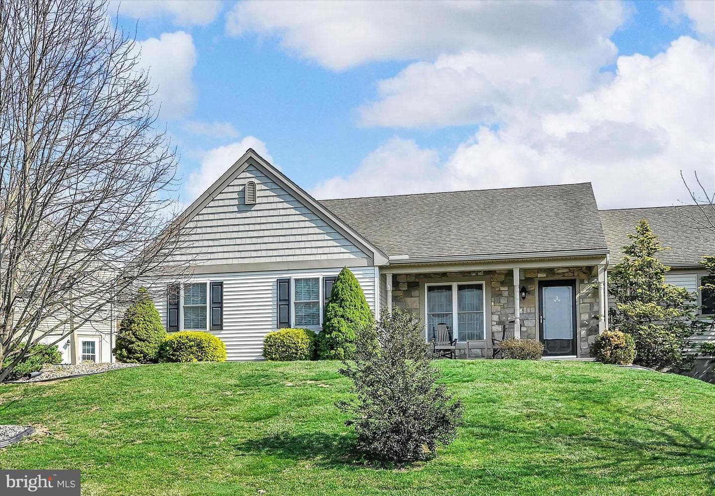 858 Water Edge Ct, Lebanon