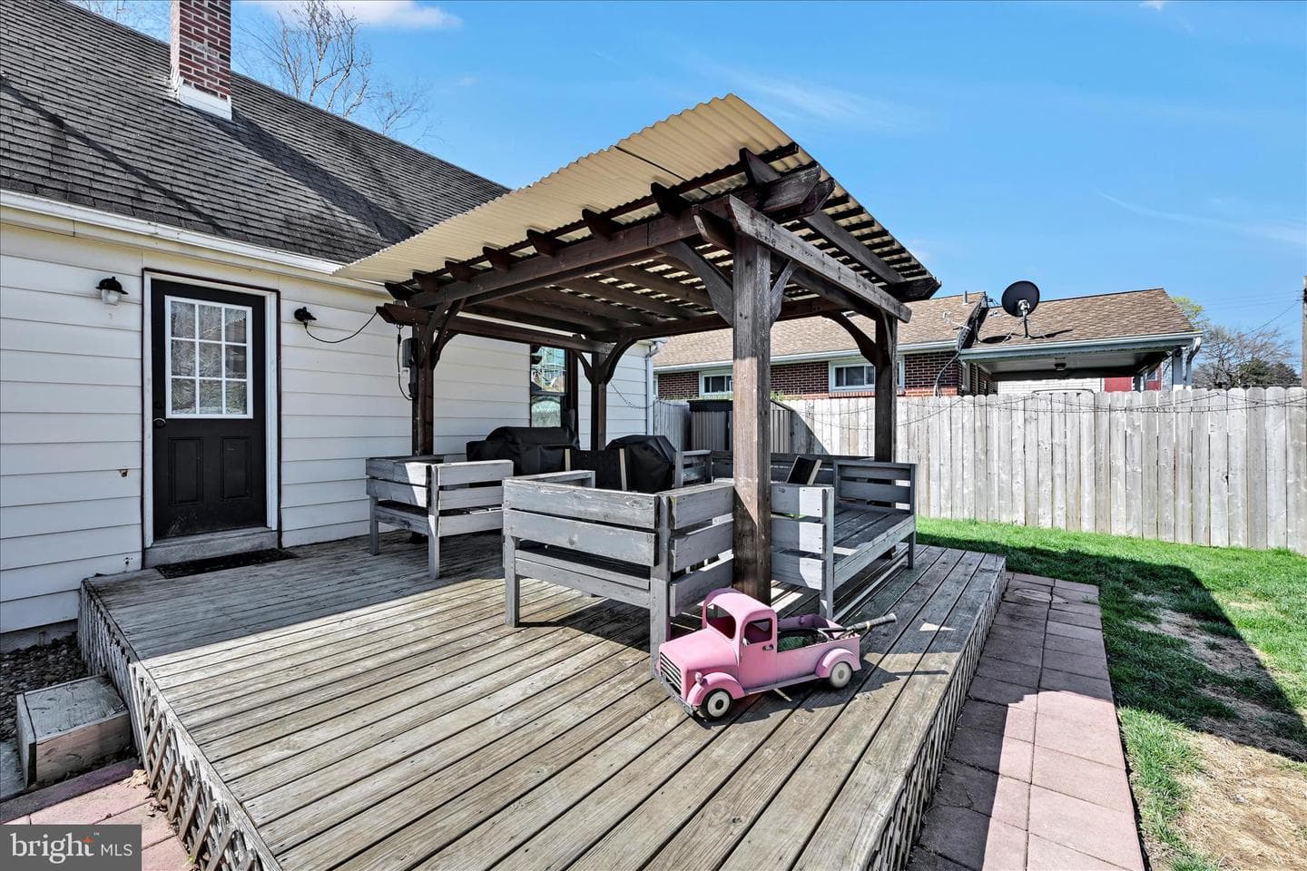 605 E Lehman Street photo 24
